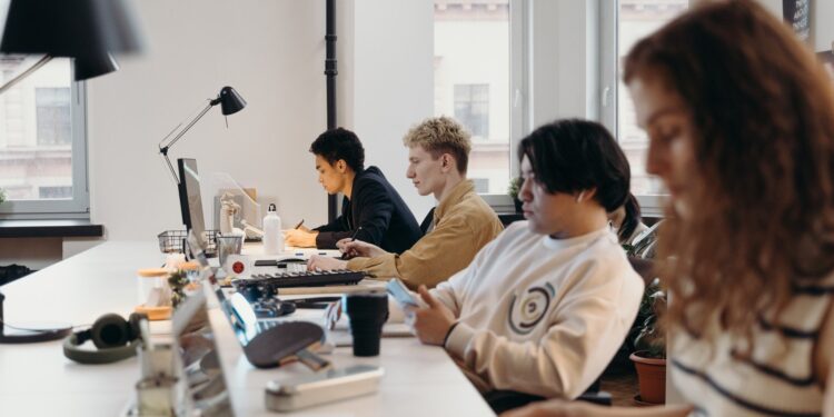 Protect Your Privacy with ExpressVPN: A Guide to Safe Internet Browsing