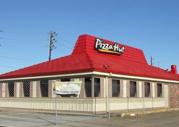 Behind the Scenes at Pizza Hut: How Your Favorite Pizzas Are Made