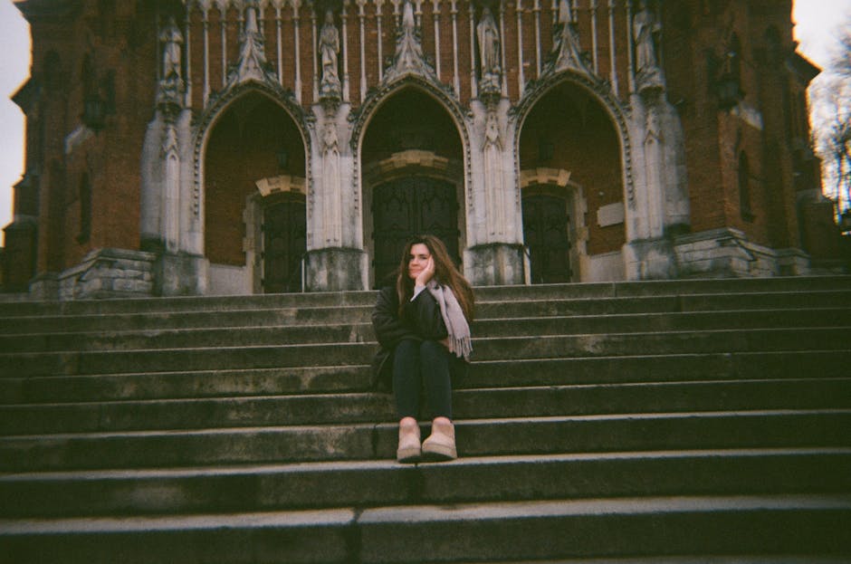 woman in autumnal outfit krakow