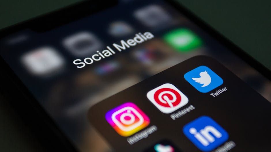 Comparison table of social media platforms